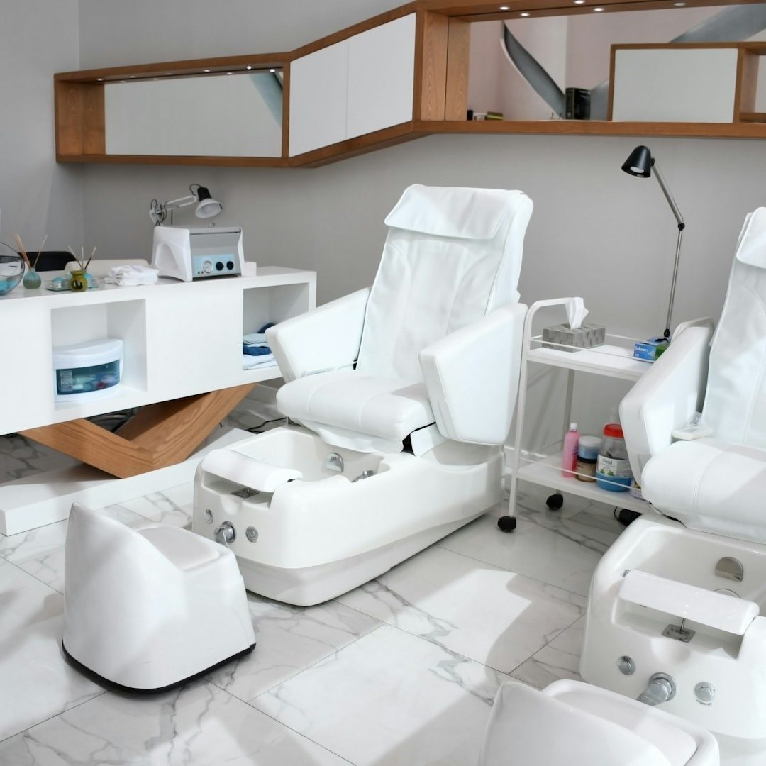 LG Nails & Spa