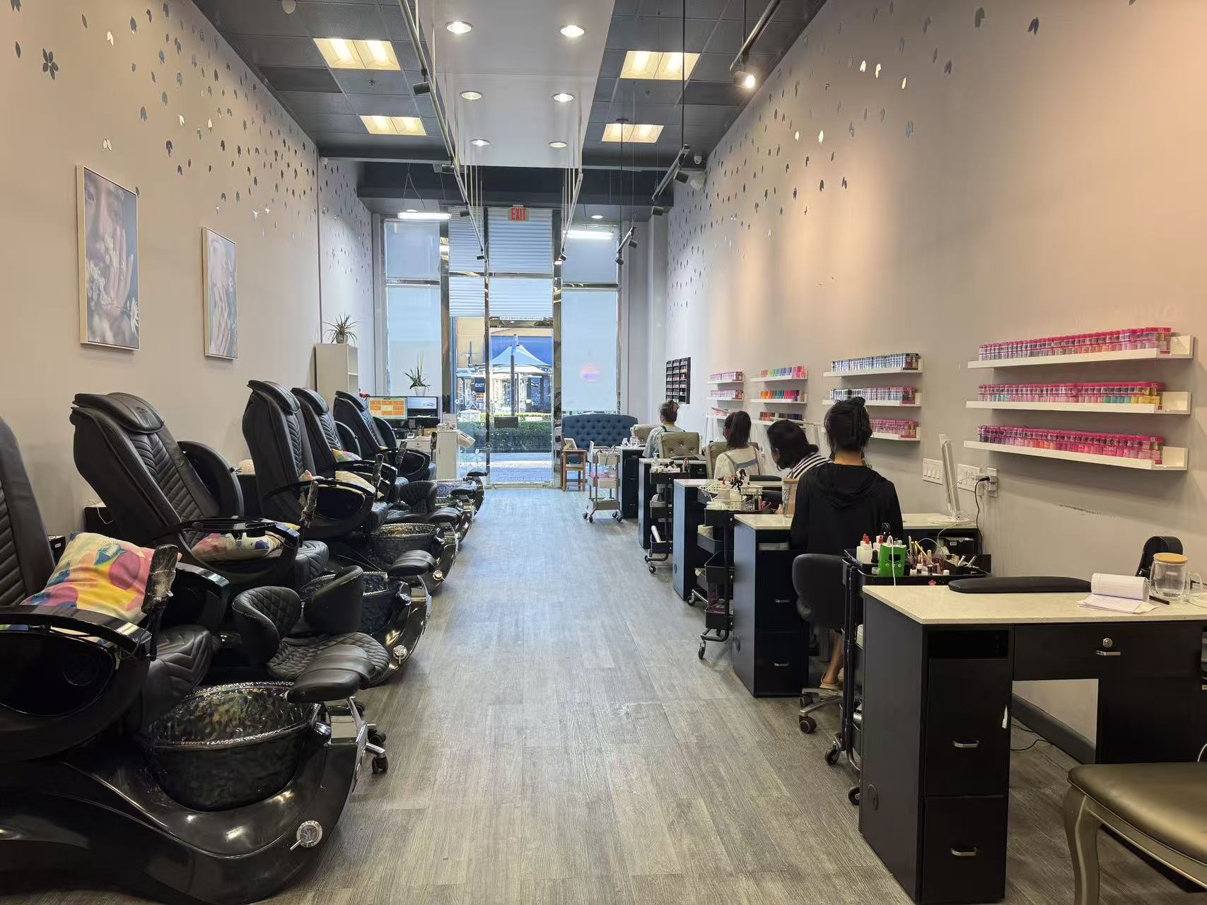 Iridescent Nail Lounge